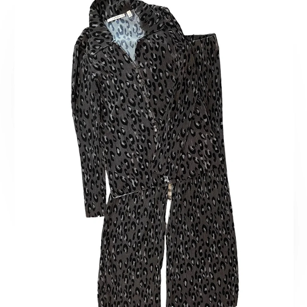 CYRUS Two Piece leopard grey print flowy wide leg lounge set New